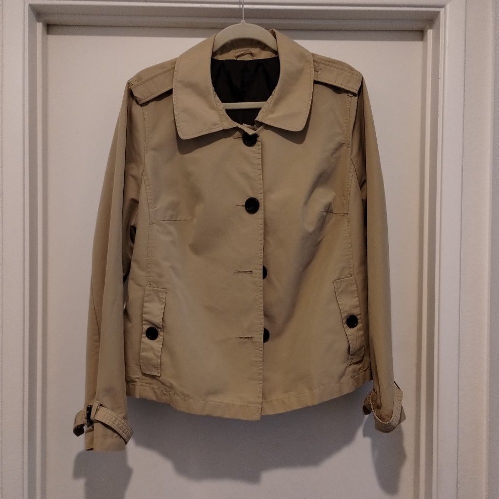 Women's jacket or short fog/rain coat (maybe size 12)